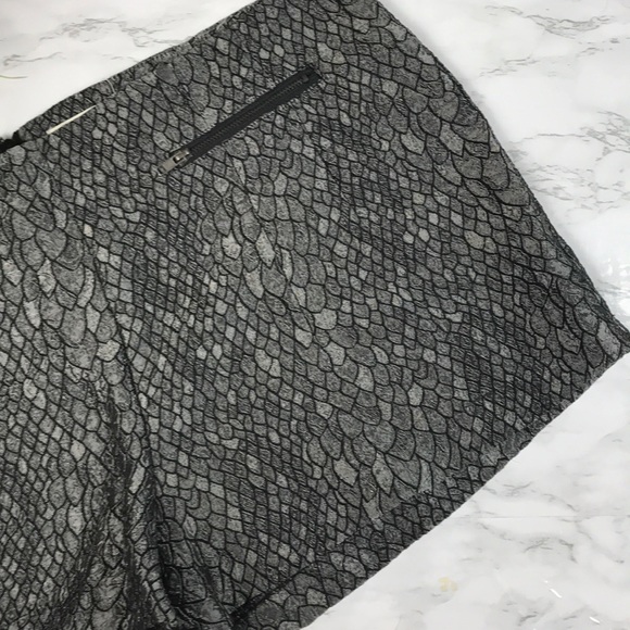 Sans Souci | Zipper Snake Skin Shorts - Picture 2 of 4